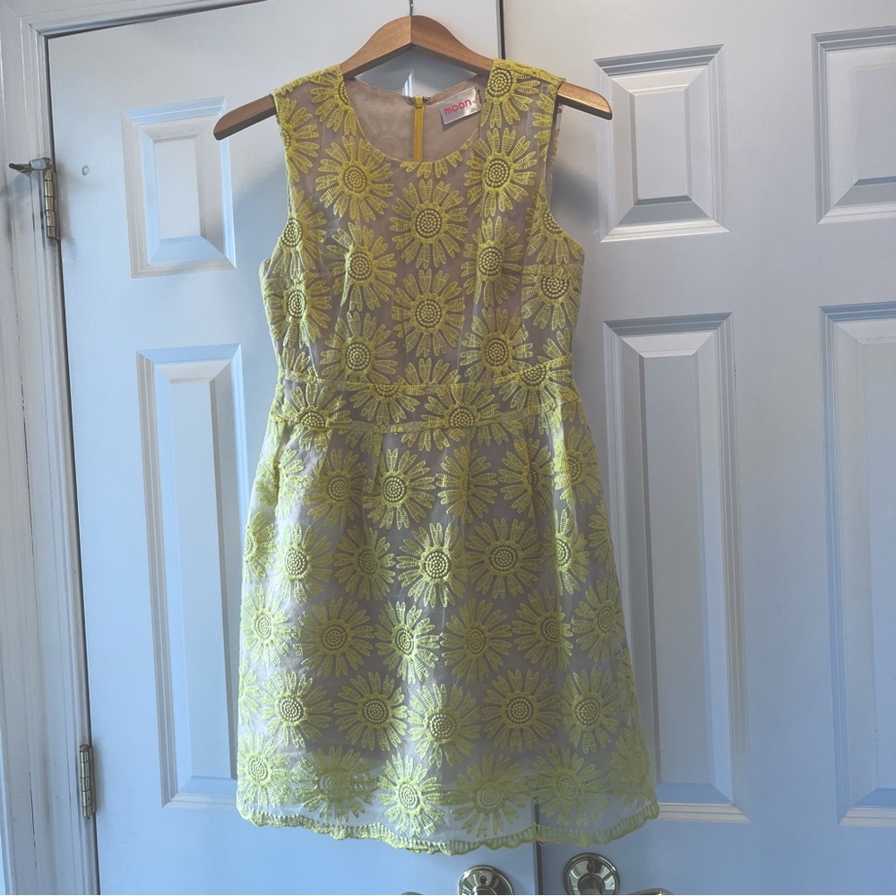 Moon Yellow Daisy Shift Dress Embroidered Size S